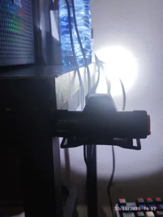 Linterna LED con imán y elástico