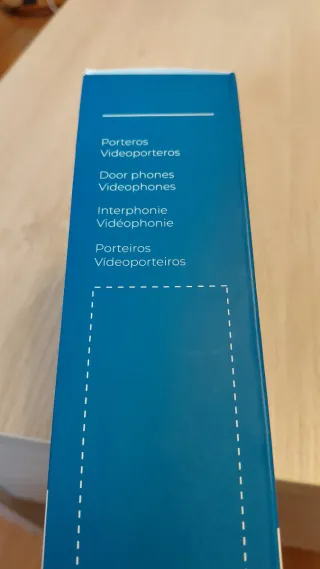 Telefónillo de puerta de entrada sin usar.