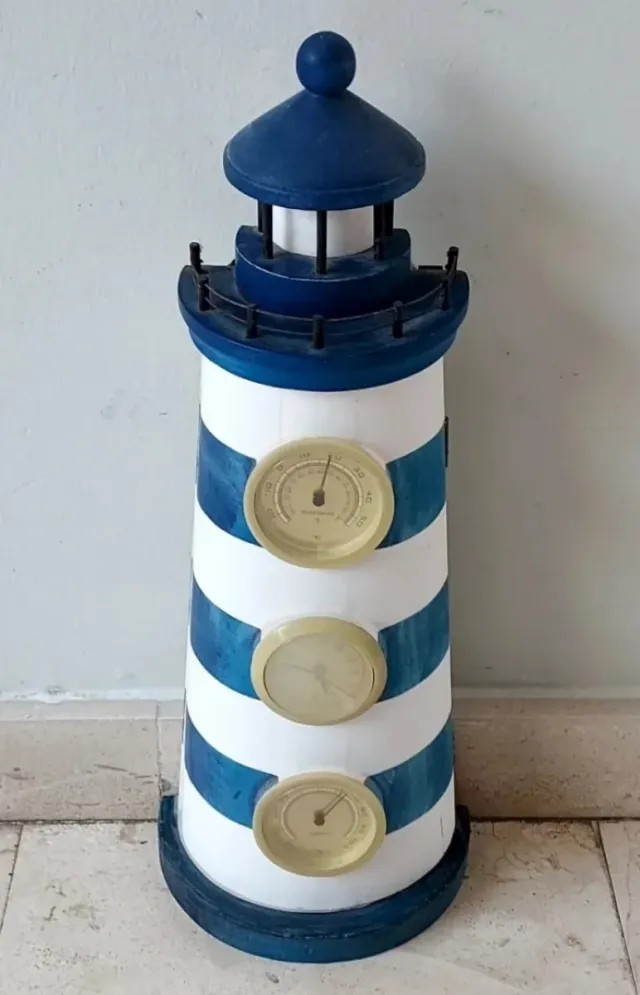 Faro decorativo madera con llavero