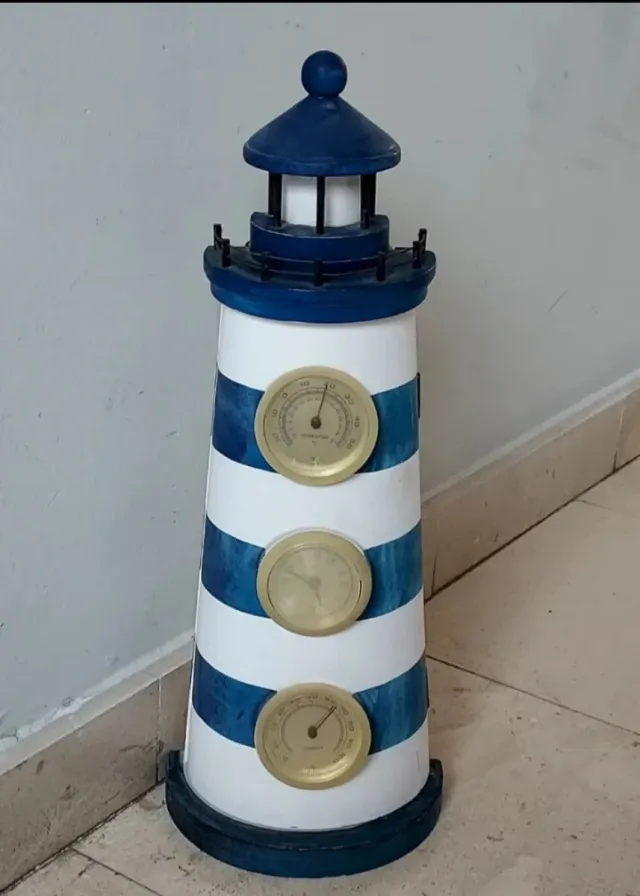 Faro decorativo madera con llavero