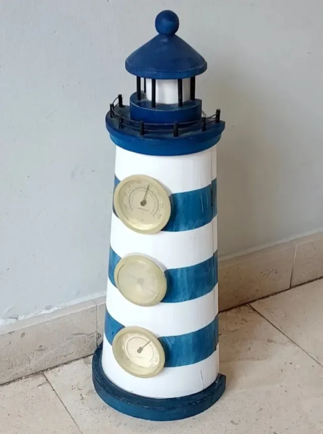 Faro decorativo madera con llavero