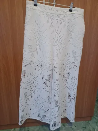 HOY!Pantalón tobillero LiuJo encaje blanco T.36-38