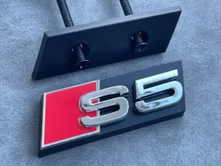 Audi S5 Logo Emblema de Parilla Calandra
