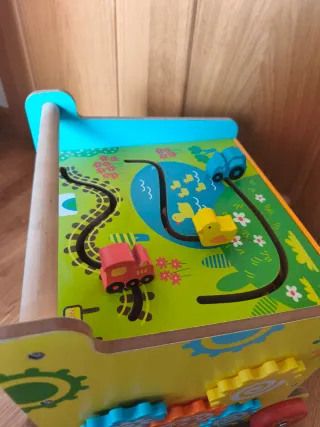 Andador de madera para bebés.