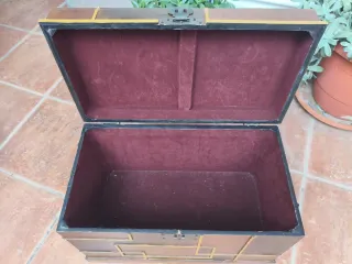 Baúl de madera decorado