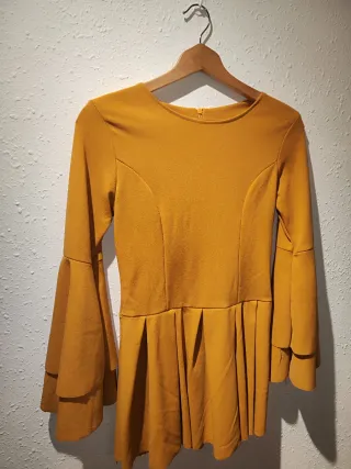 Vestido amarillo fiesta manga acampanada