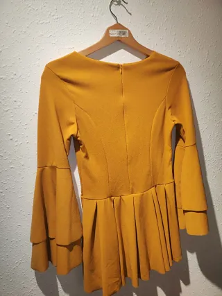 Vestido amarillo fiesta manga acampanada