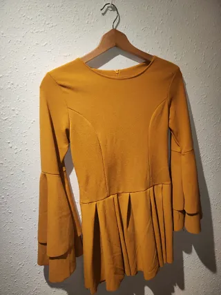 Vestido amarillo fiesta manga acampanada