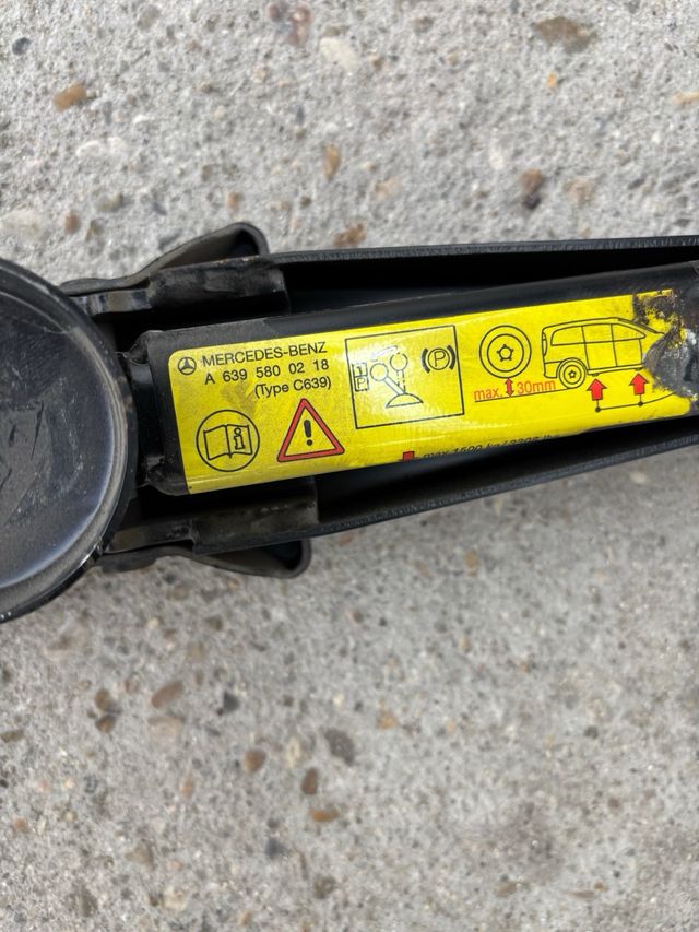 Gato Mercedes Vito Viano Torre