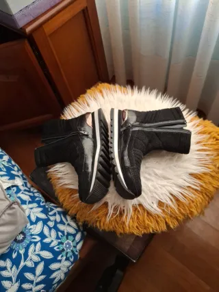 Botines Giossepo Negros y Plateados