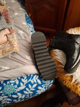 Botines Giossepo Negros y Plateados