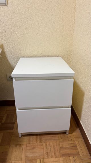 Due comodini IKEA MALM bianchi con 2 cassetti