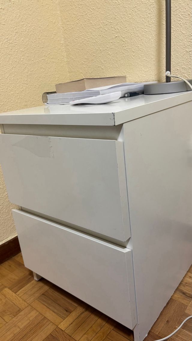 Due comodini IKEA MALM bianchi con 2 cassetti