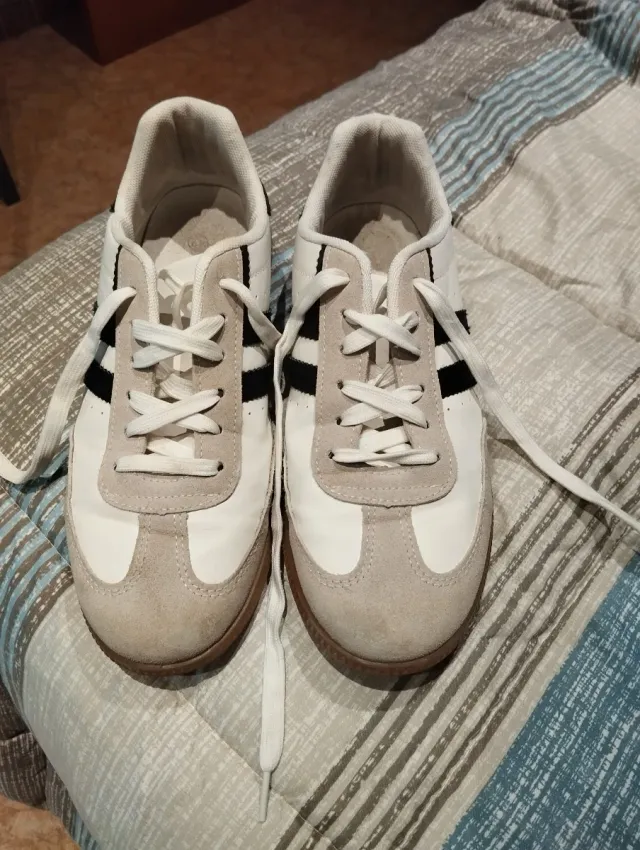 Zapatillas casual chico beige y blanco