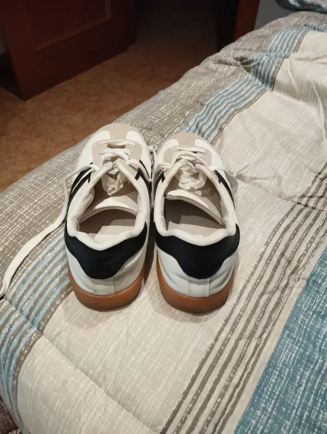 Zapatillas casual chico beige y blanco