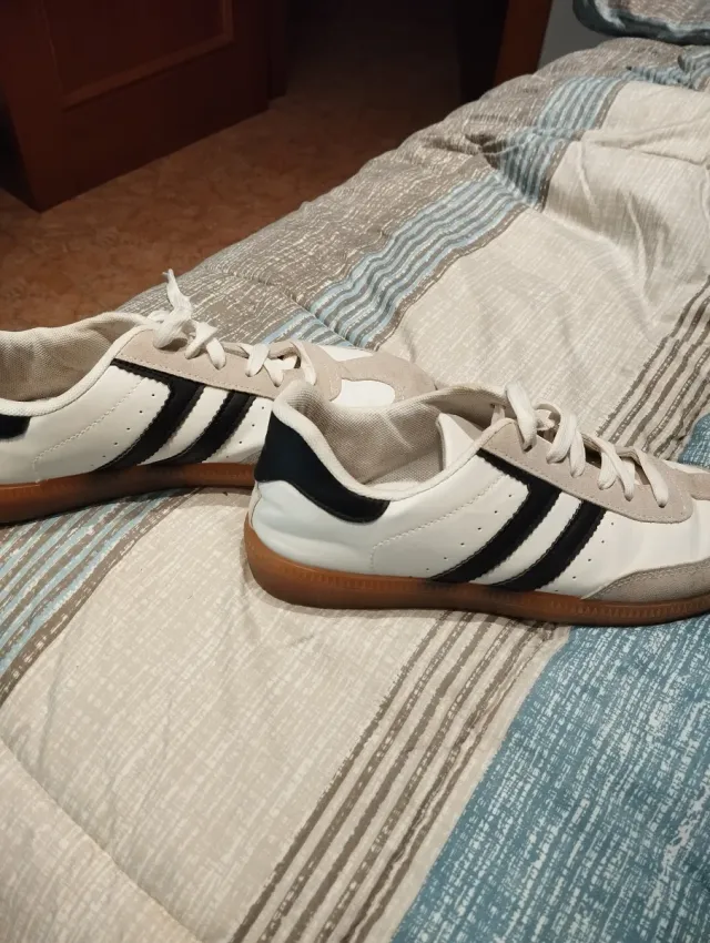 Zapatillas casual chico beige y blanco