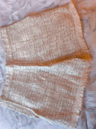 Pantalón corto beige con flecos