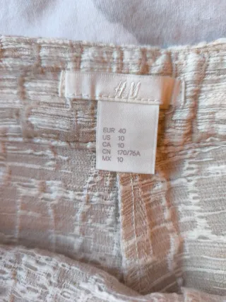 Pantalón corto beige con flecos