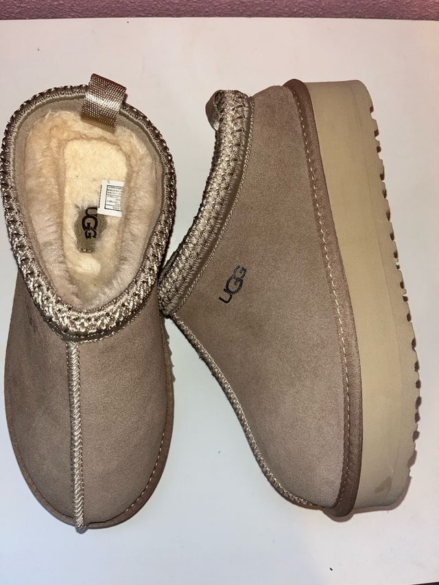 UGG Beige Pantuflas Mujer