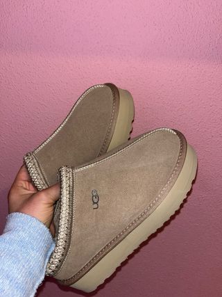 UGG Beige Pantuflas Mujer