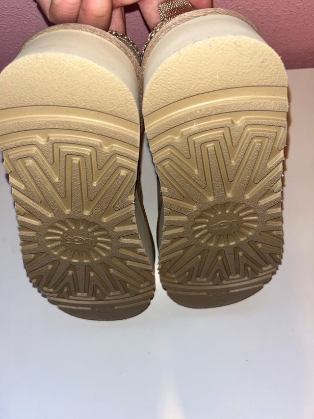 UGG Beige Pantuflas Mujer