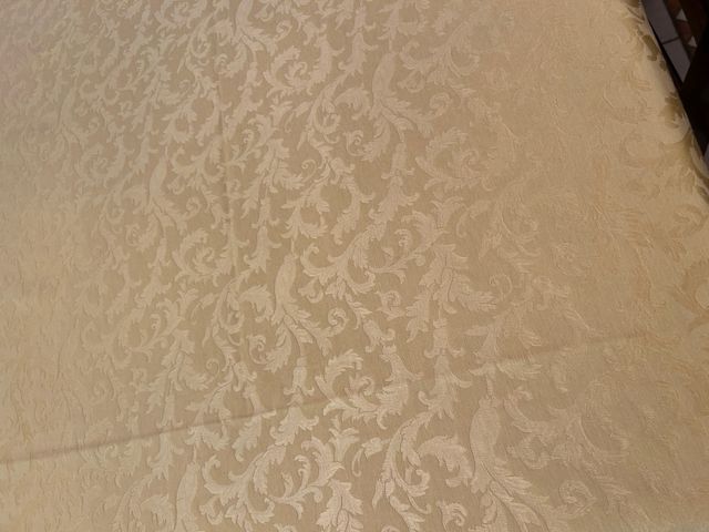 Tovaglia gialla con bordo raso