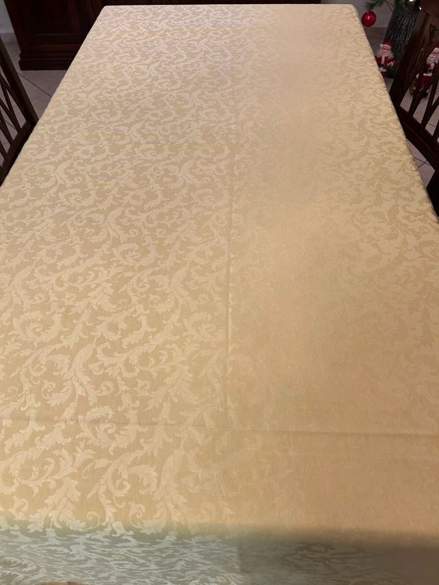 Tovaglia gialla con bordo raso