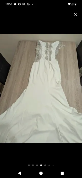 Vestido de novia blanco y morado