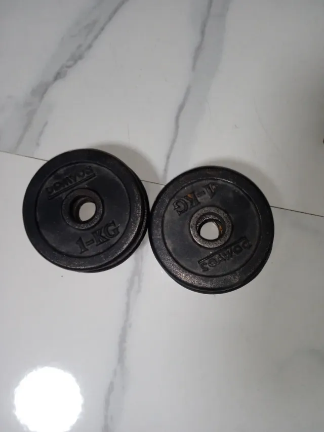 Barra e banco de musculação