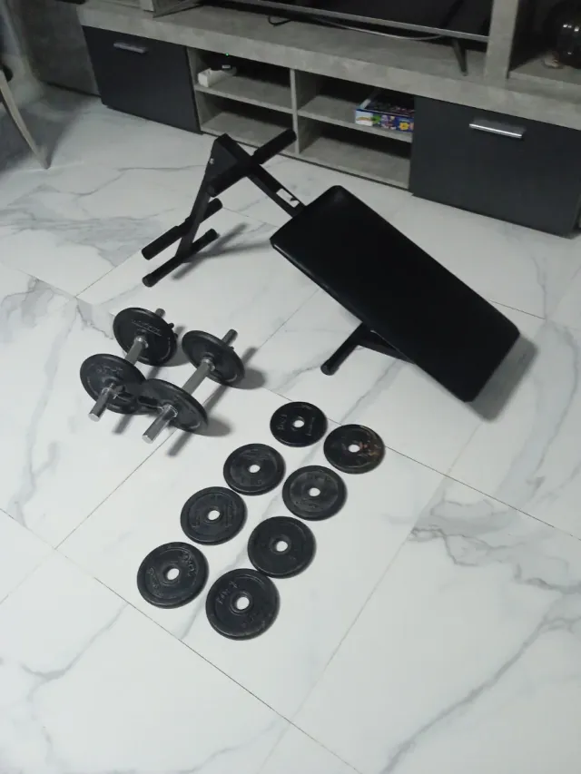 Barra e banco de musculação