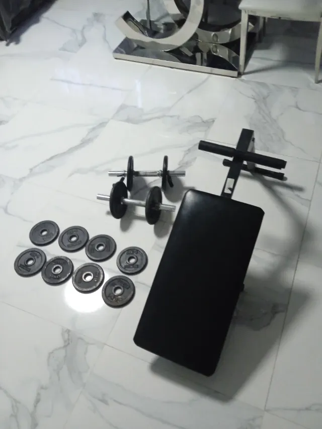 Barra e banco de musculação