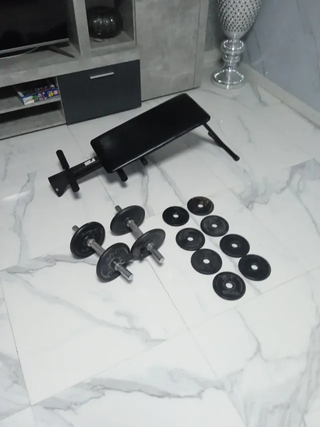 Barra e banco de musculação