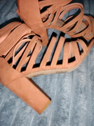 Sandalias tacón beige