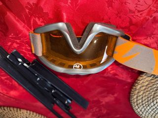 Botas de esquí HEAD y SALOMON con gafas