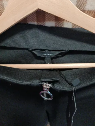 Leggings VERO MODA negros con cremallera