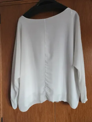 Blusa blanca con encaje