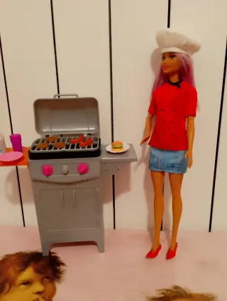Barbie cuoca con barbecue e accessori