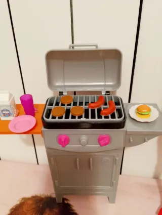 Barbie cuoca con barbecue e accessori