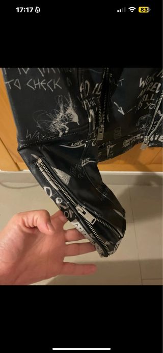 Chaqueta Zara Negra Estampada usado una vez