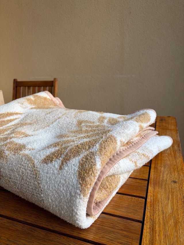 Copriletto nordico con foglie marrone e bianco