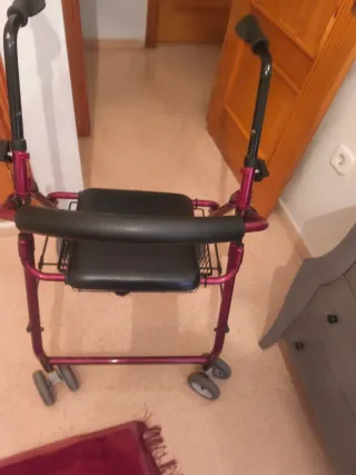 Andador Plegable con Asiento y Cesta