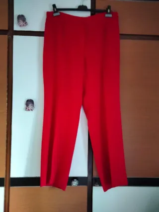 Pantalón de vestir rojo como nuevo Talla normal 44