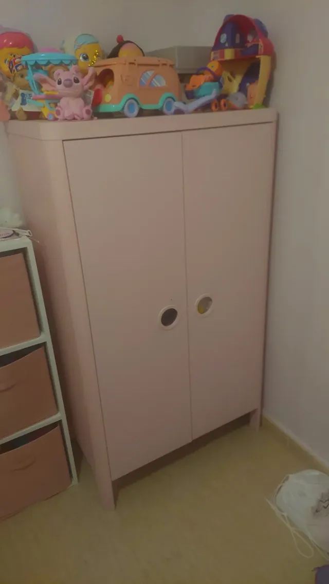 Armario infantil rosa con cama extensible y colcho