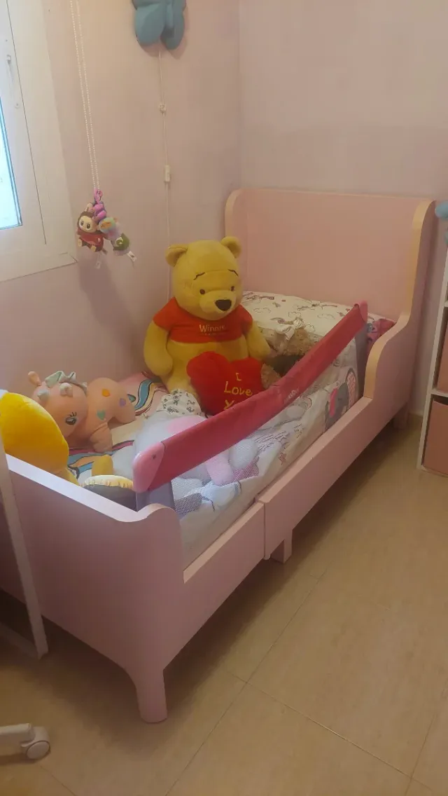 Armario infantil rosa con cama extensible y colcho