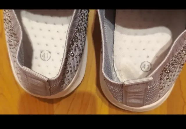 Zapatillas grises con brillantes