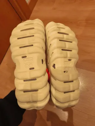 Crocs Beige y Naranja