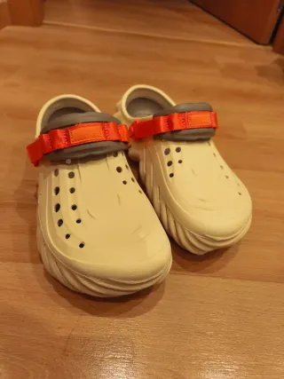 Crocs Beige y Naranja