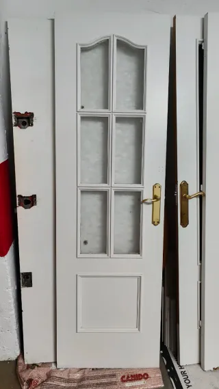 Puerta maciza con cristal