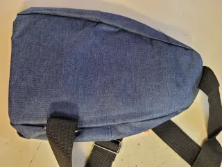 Mochila pequeña bandolera deportiva