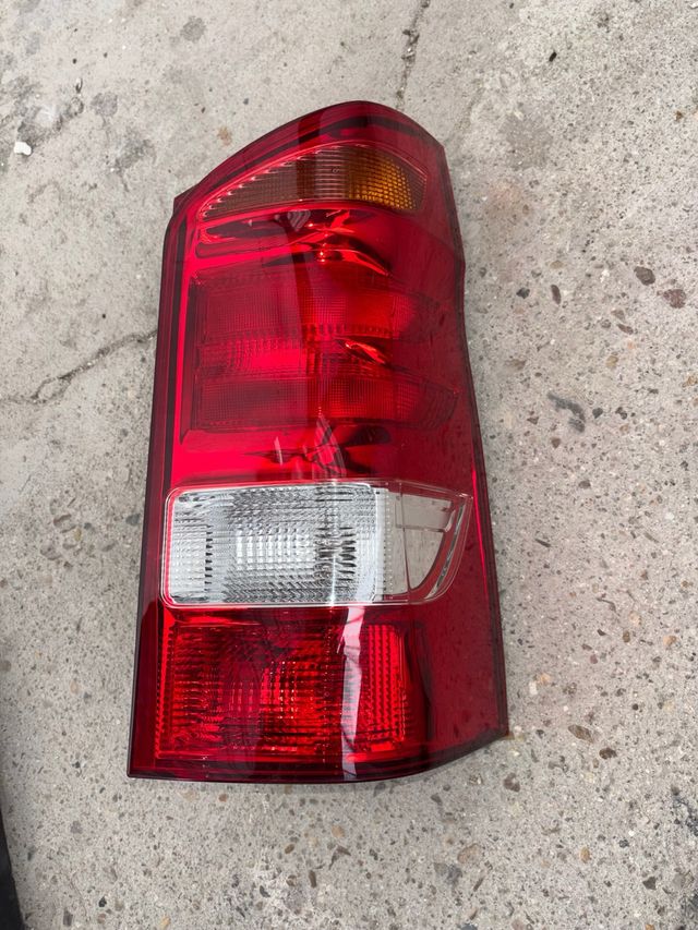 Piloto trasero izquierdo Mercedes Vito tourer w447